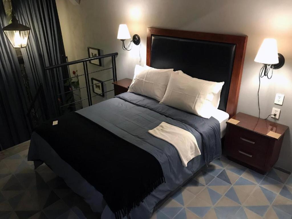 La Perla Hotel Boutique B&B กัวดาลาฮารา ภายนอก รูปภาพ